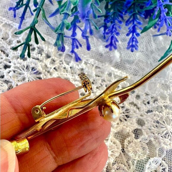 Vintage Midcentury Leaf Brooch with Prong Set Pearl - Picture 4 of 9